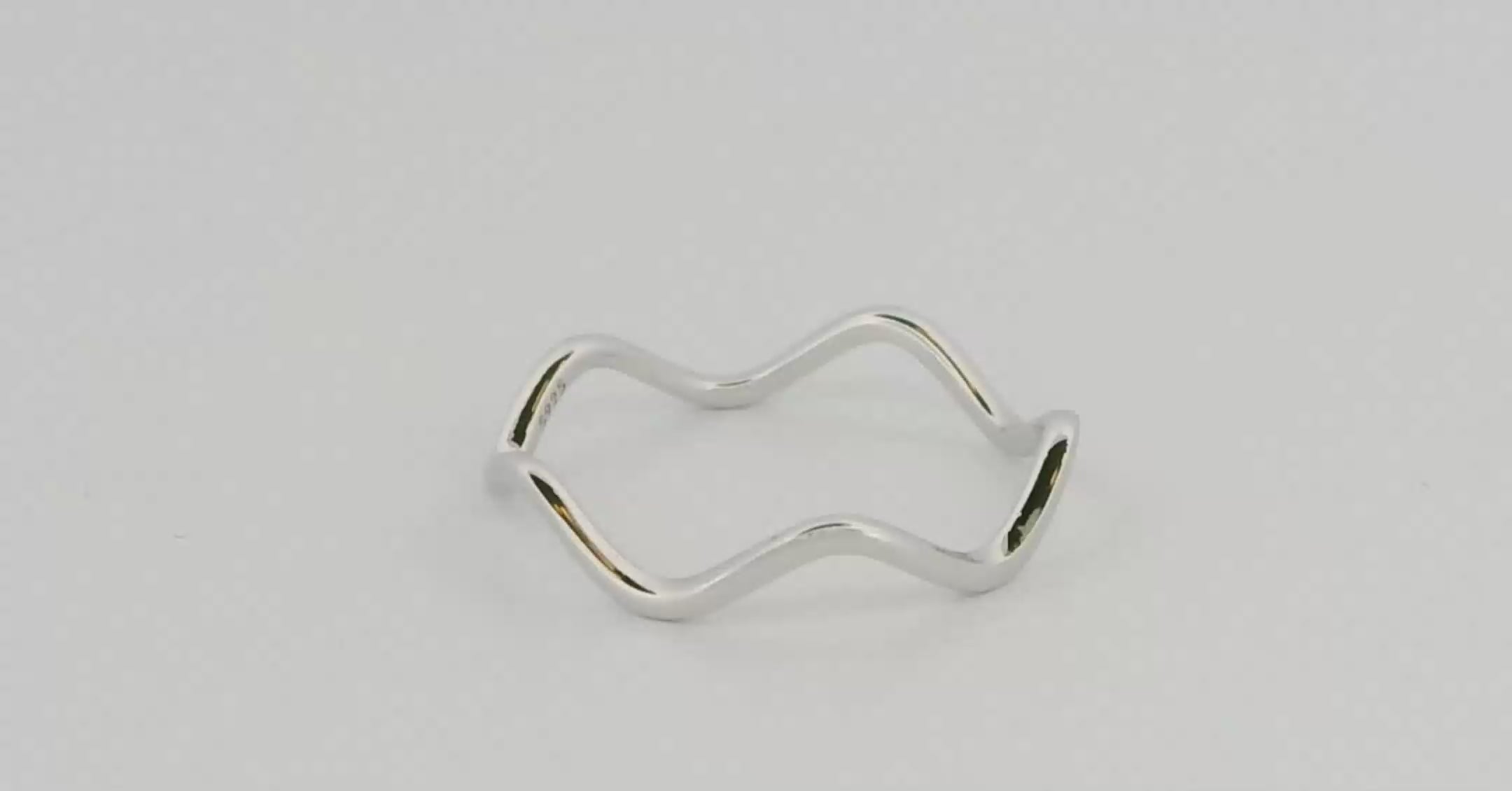 Wave Design Ring in Silver