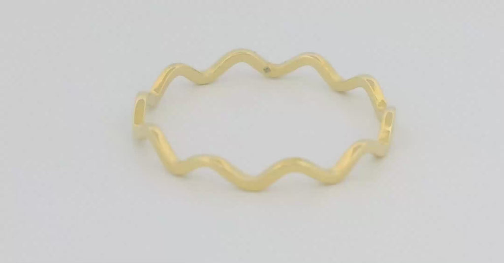 Wavy Ring in Gold