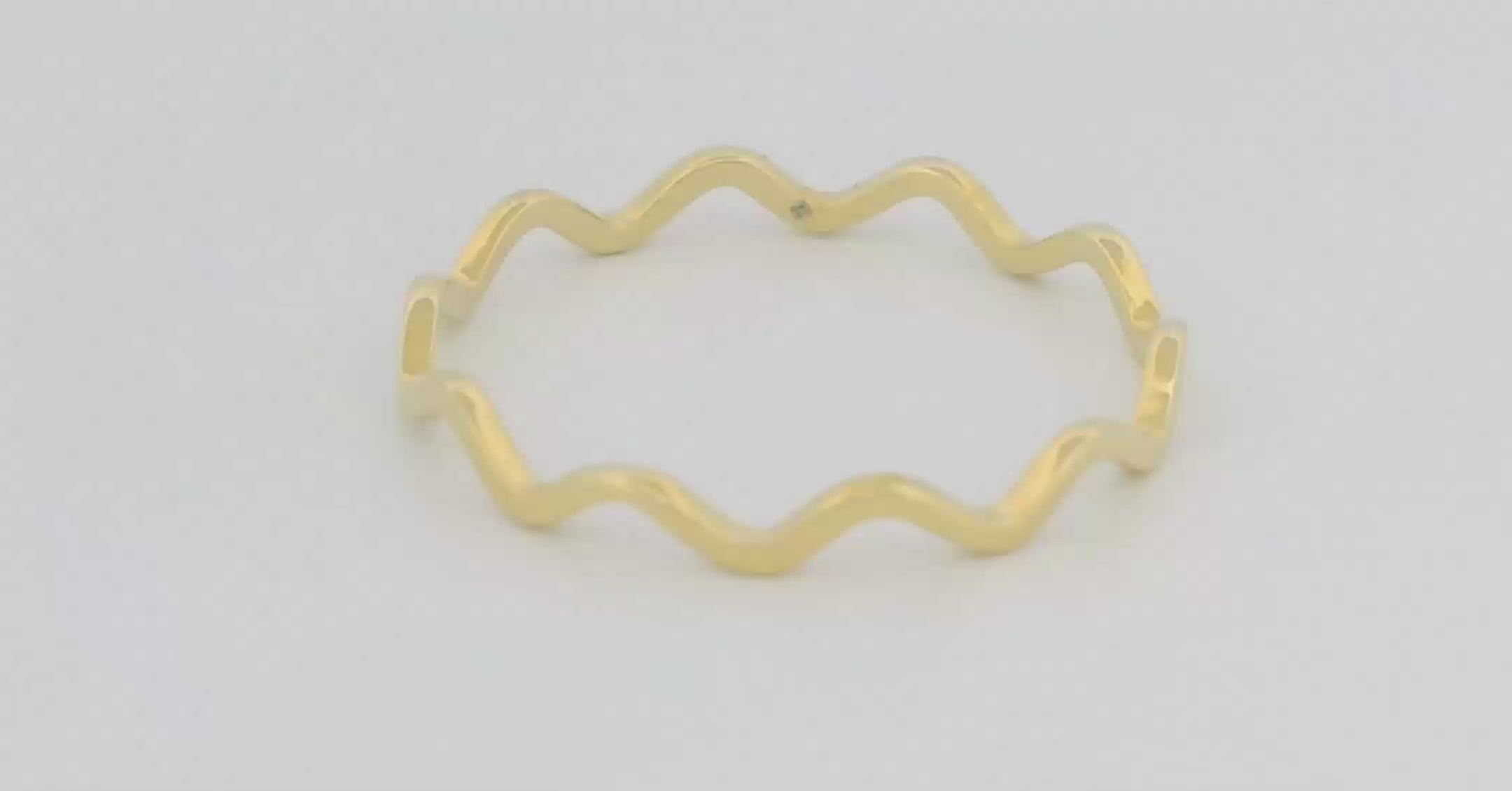 Wavy Ring in Gold